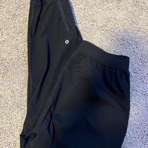 NEW CONDITION LULULEMON JOGGERS! Barely worn!!